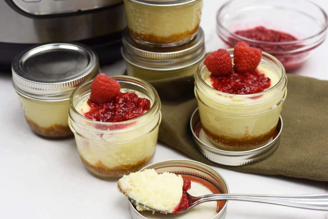 Instant Pot Cheesecakes in Mason Jars